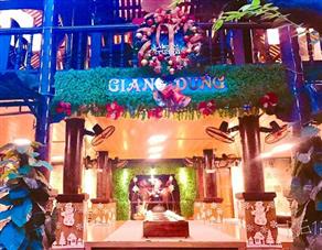 Không khí Noel tại nhà hàng